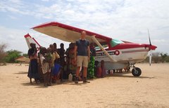 Kenya_2010_Dutch_Aid_agency_plane_and_doc.jpg