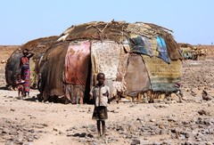 Kenya_2011_Settlement_outside_Maikona_4.jpg