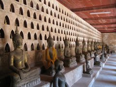 Laos_Vientiane_Wat_Sisaket_Buddha_Statues_3.jpg