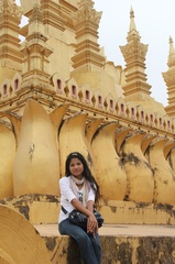 Laos_2011_Wat_Pha_That_Luang_2.jpg