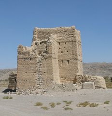 m_Oman_-_Old_Fort_at_Adam_-_3.jpg