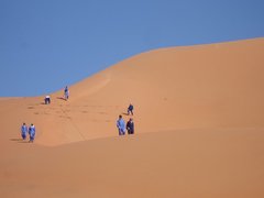 m_Front_crew_in_dunes_3.jpg