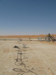 m_Seismic_-_Oman_-_2008_Line_though_Pipe_lines_4.jpg