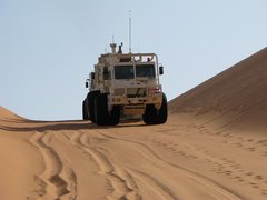 m_Seismic_-_Oman_-_2008_Vibs_on_Dunes_Ramlat_10.jpg