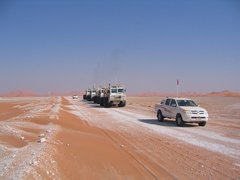 m_Seismic_-_Oman_-_2008_vibs_road_x-ing_002.jpg