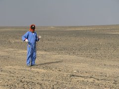 Oman_Picking_up_geophones_2.jpg