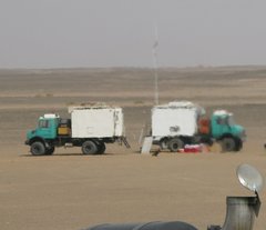 Oman_Recorder_through_heat_haze_of_vib_exhaust.jpg