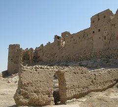 Oman_Ibri_Fort_from_Front_-_1.jpg