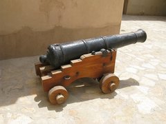 Oman_Nizwa_Fort_Cannon_1.jpg