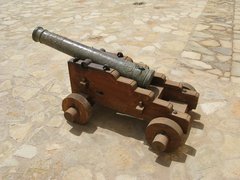 Oman_Nizwa_Fort_Cannon_2.jpg