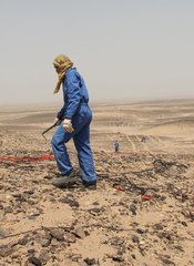 m_Oman_2011_BGP_Planting_geophones_10.jpg