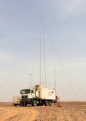 m_Oman_2011_BGP_Recorder_in_field_3.jpg