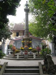 Hanoi_King_Le_Thai_To_Monument_2.jpg