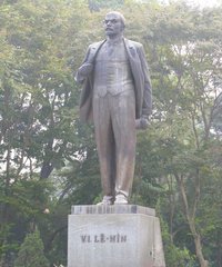 Hanoi_Lenin_Statue_2.jpg