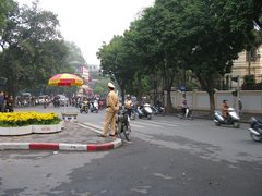 Hanoi_Street_Scene_Motorcycles_7.jpg