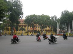 Hanoi_Street_Scene_Near_Presidential_Palace_1.jpg