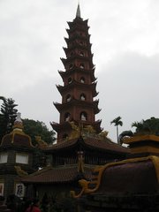 Hanoi_Tran_Quoc_Pagoda_2.jpg