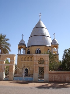 m_Mahdis_tomb_front_gate.JPG