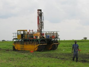 Sudan_2009_Drill_Buggy_on_line_1.jpg