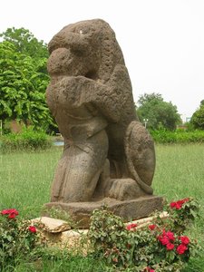 Khartoum_2009_Museum_13_-_Lion_Eating_Someone.jpg
