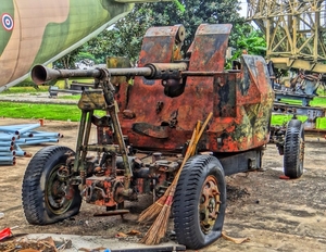 AirforceMuseum_Old_AA_Gun.jpg