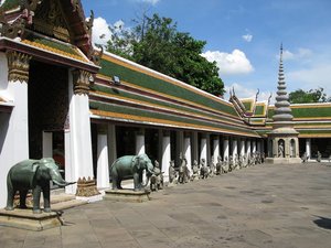 Bangkok_Inside_Wat_Arun.jpg