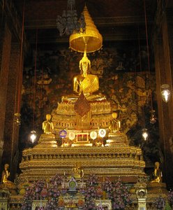 Bangkok_Inside_Wat_Po_1.jpg