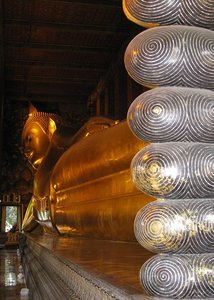 Bangkok_Reclining_Bhudda_-_Wat_Po.jpg