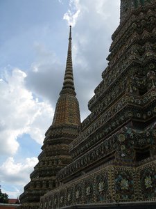 Bangkok_Stupa_in_Wat_Po.jpg