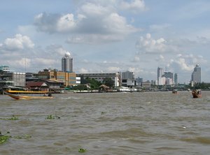 Bangkok_The_river_from_Wat_Arun.jpg