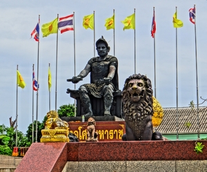 Wat_Pra_Ram_Ashoka_-_King_Ashoka_Statue_1.jpg