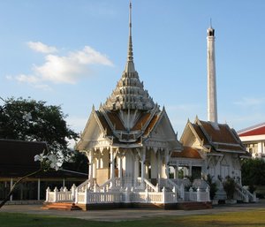 Chachoengsao_500_Year_Old_Wat_2-_Wat_PanitaramChachoengsao.jpg