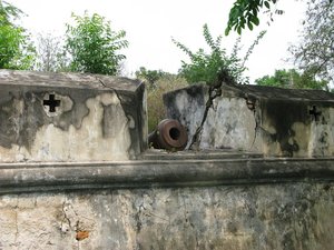 m_Chachoengsao_City_Wall_Cannon_1.JPG
