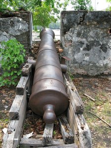 m_Chachoengsao_City_Wall_Cannon_2.JPG