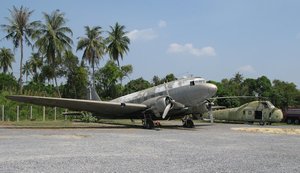 m_Jesada_Technik_Museum_DC3_and_Helicopter_2.jpg