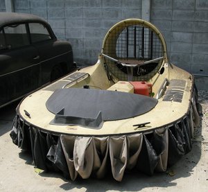 m_Jesada_Technik_Museum_Hovercraft_1.jpg