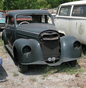 m_Jesada_Technik_Museum_Old_Car_9.jpg