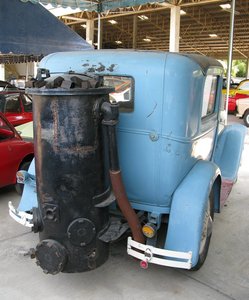 m_Jesada_Technik_Museum_wood_burning_car_back.jpg
