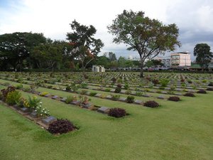 m_Kanchanaburi_May_2012Kanchanaburi_War_Cemetery.jpg