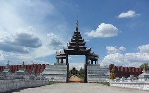m_Kanchanaburi_May_2012Prommitr_-_Naresuan_Film_Set_-_Burmese_city_1.jpg
