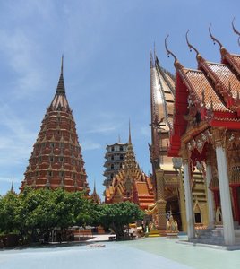 m_Kanchanaburi_May_2012Wat_Dum_Suea_22.jpg