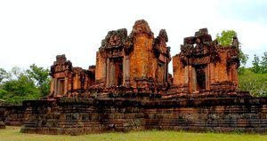 m_NEApril2015_PrasatPueaiNoi_HDR_DSCN1687_6_8_Detail-crop.jpg