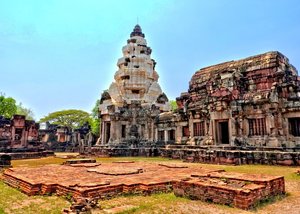 m_NEApril2015_PrasatHinPhanomWan_HDR_DSCN1527_6_8_Detail-crop.jpg