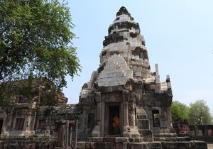 m_NEApril2015_PrasatHinPhanomwan_Crop_DSCN1520.jpg
