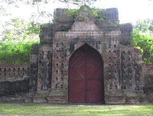 Lopburi_King_Narai_Palace_Gate_1.jpg