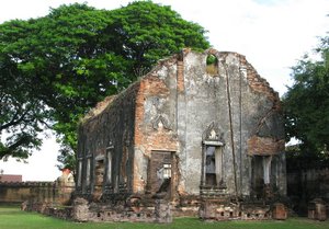Lopburi_King_Narai_Palace_Ruins_1.jpg