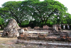 Lopburi_King_Narai_Palace_Ruins_5.jpg