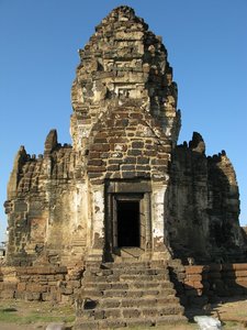 Lopburi_Phra_Prang_Sam_Yot_1.jpg