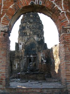 Lopburi_Phra_Prang_Sam_Yot_3.jpg