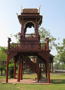 Muang_Boran_Ancient-City_Bell_Tower_Wat_Yai_Samut_Songkhram.jpg